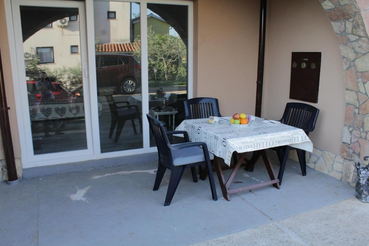 Apartment Nikolena Ровиньско село Экстерьер фото